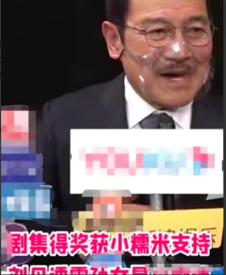 杨幂女儿情商高，小糯米看爷爷电视剧还称赞，主动帮刘恺威弄头发