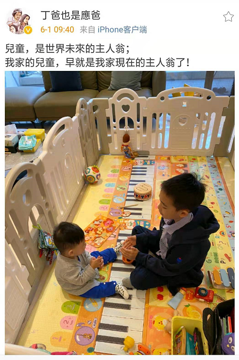 應采兒爸爸六一曬倆外孫，Jasper陪弟弟玩遊戲，畫面溫馨有愛