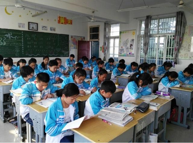 明星偶像被编入书本教材，鲁迅、岳飞文章却被删减，真的合适吗？