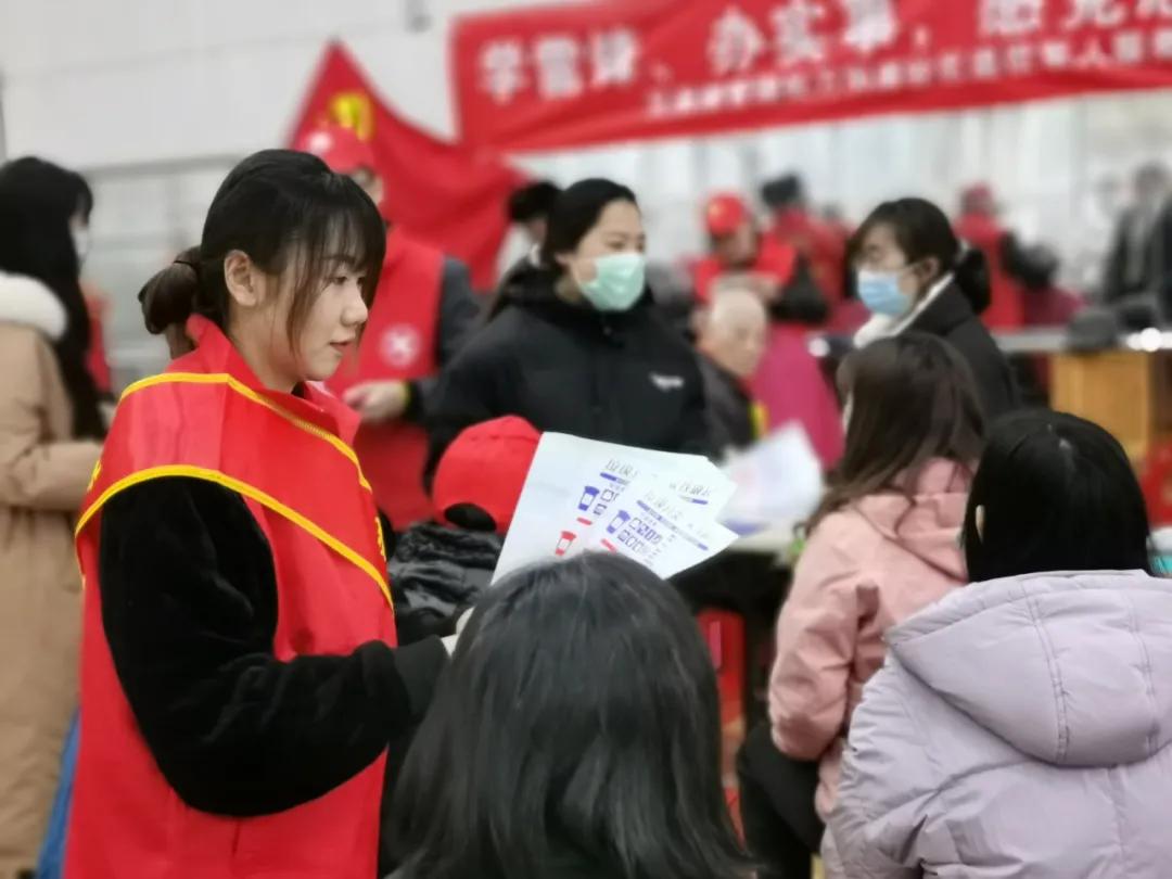 洪城一卡通开展社区便民志愿服务活动