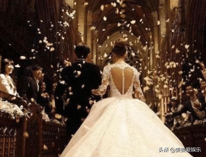 某音“最洋气新娘”火了，穿“无痕暗纹婚纱”