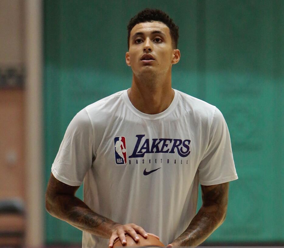 湖人最新訓練照出爐！35歲老將陪兒子練球，一眉哥軟豆一臉嚴肅！-黑特籃球-NBA新聞影音圖片分享社區