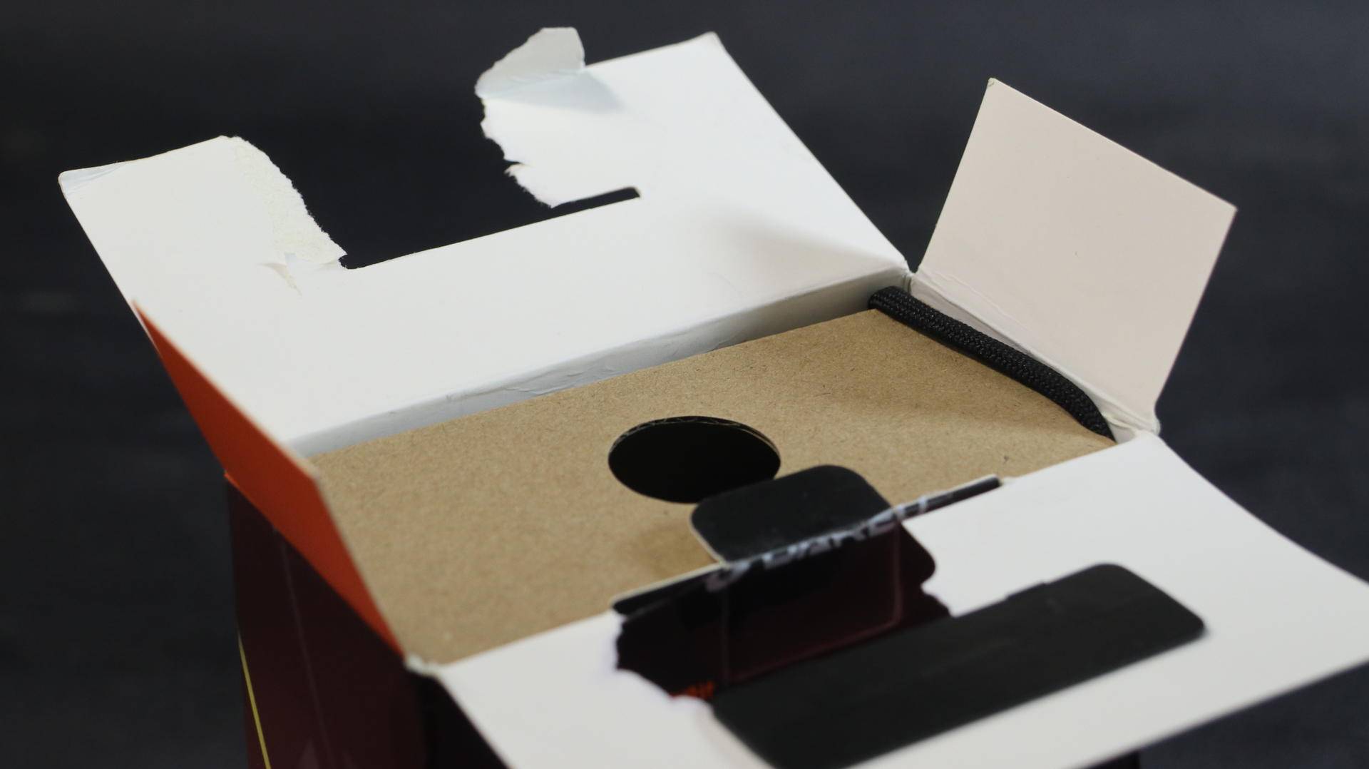 手感好，还很轻。体验达尔优牧马人EM910轻量化鼠标