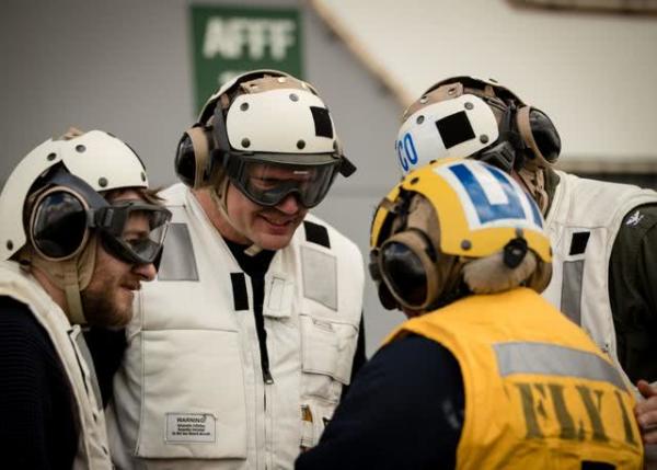 北美又有坏消息，美福特号航母船员遭隔离，五