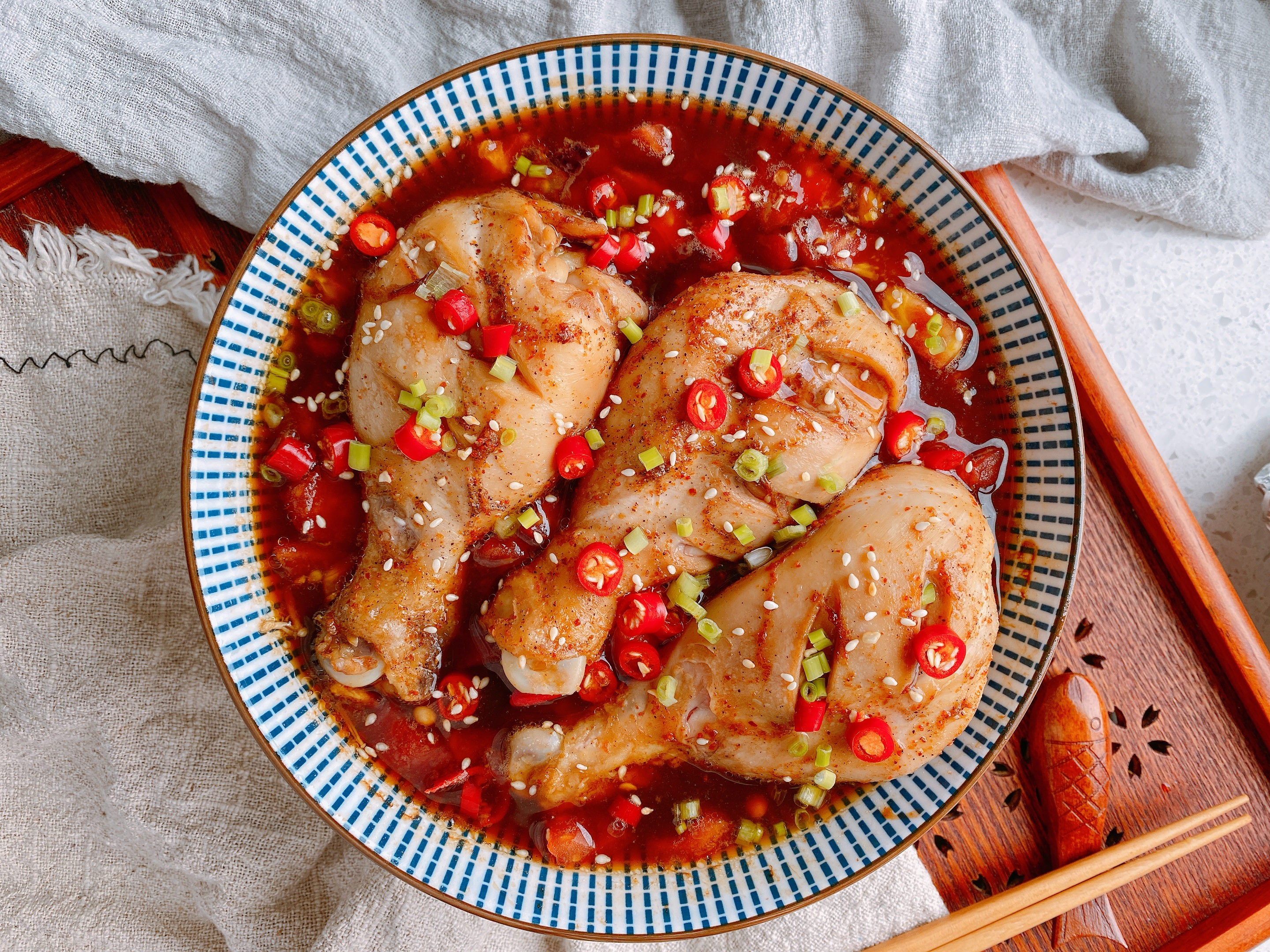 无水无油的蒸鸡腿，掌握1个秘诀，低脂低热量，鲜嫩多汁超好吃