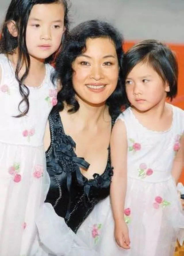 娱乐圈弃养狠人不只有郑爽，还有陈冲、成龙和