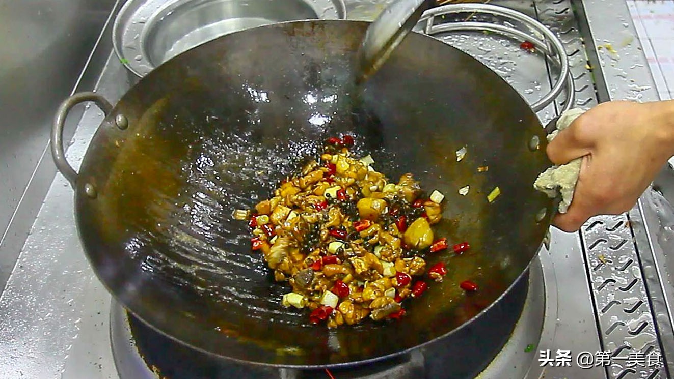 图片[8]-“风情山城麻椒鸡”的做法 比大盘鸡更入味 麻辣鲜香-起舞食谱网