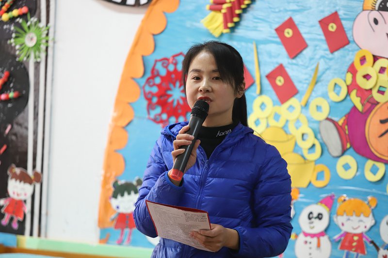甘肃平凉:幼儿园里快乐迎新年
