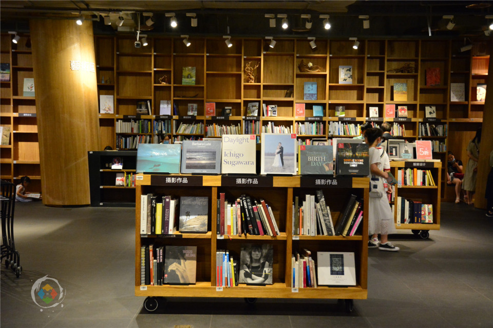 重庆书店现状：新华书店最传统，方所已经倒闭，西西弗却深入人心