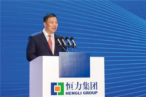 泥瓦匠出身的穷小子，公司市值快赶上华为，超越刘强东成江苏首富