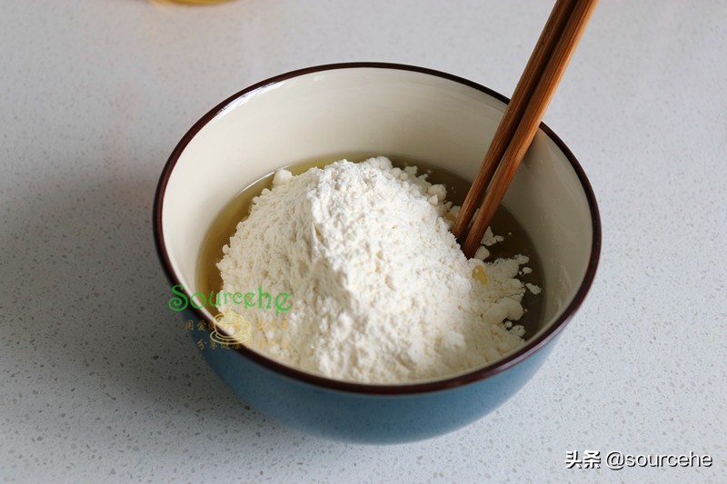 奶奶教我做的广式五仁月饼，细腻柔滑不油不腻，甘香回味，真好吃