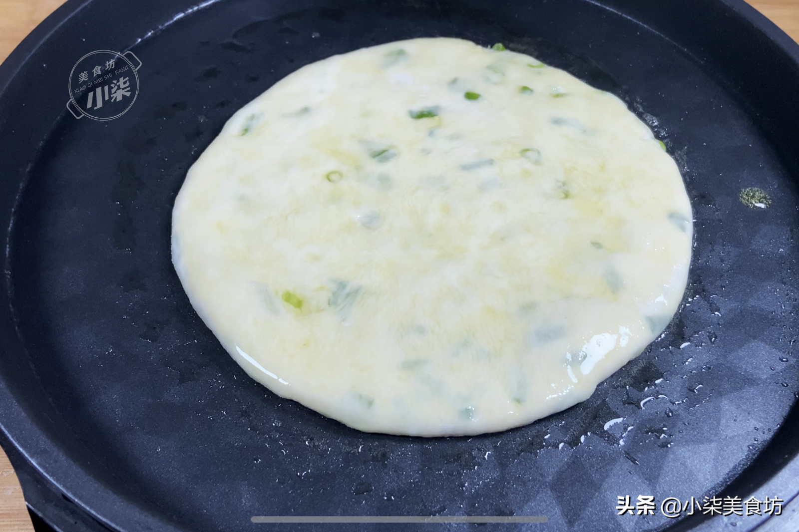 葱油饼这样做，真的是太香了，一周吃7次都不腻，详细做法教会你