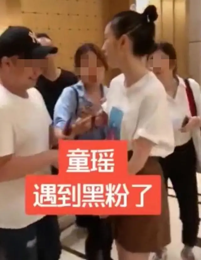刚向迪丽热巴求婚，又堵电梯口向童瑶求抱，“偏执粉”有多可怕？