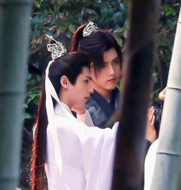 " bright garment goes " after be being delayed again, see broadcast time lets a person not have language, see others when fool really? 