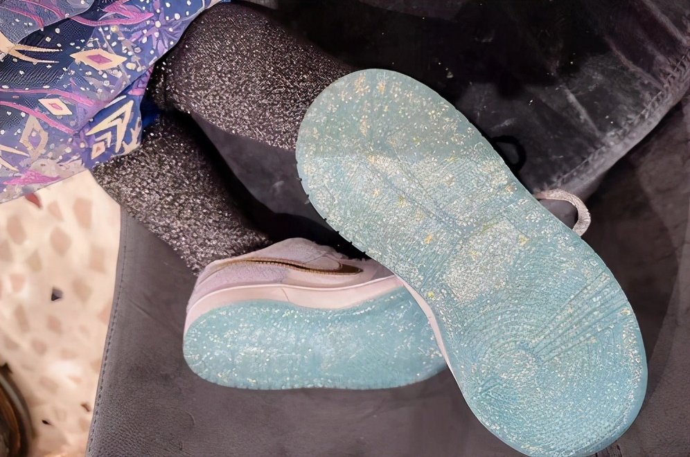 陈赫4岁女儿正脸罕曝光，脸蛋肉乎小眼睛像爸，