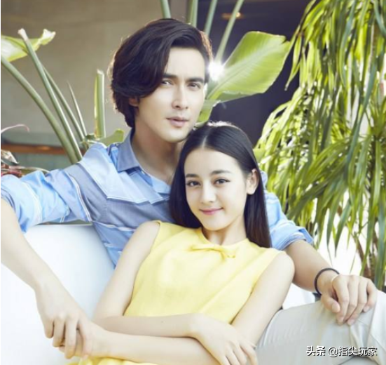 ​有种“安全距离”叫迪丽热巴合照，和谁都保