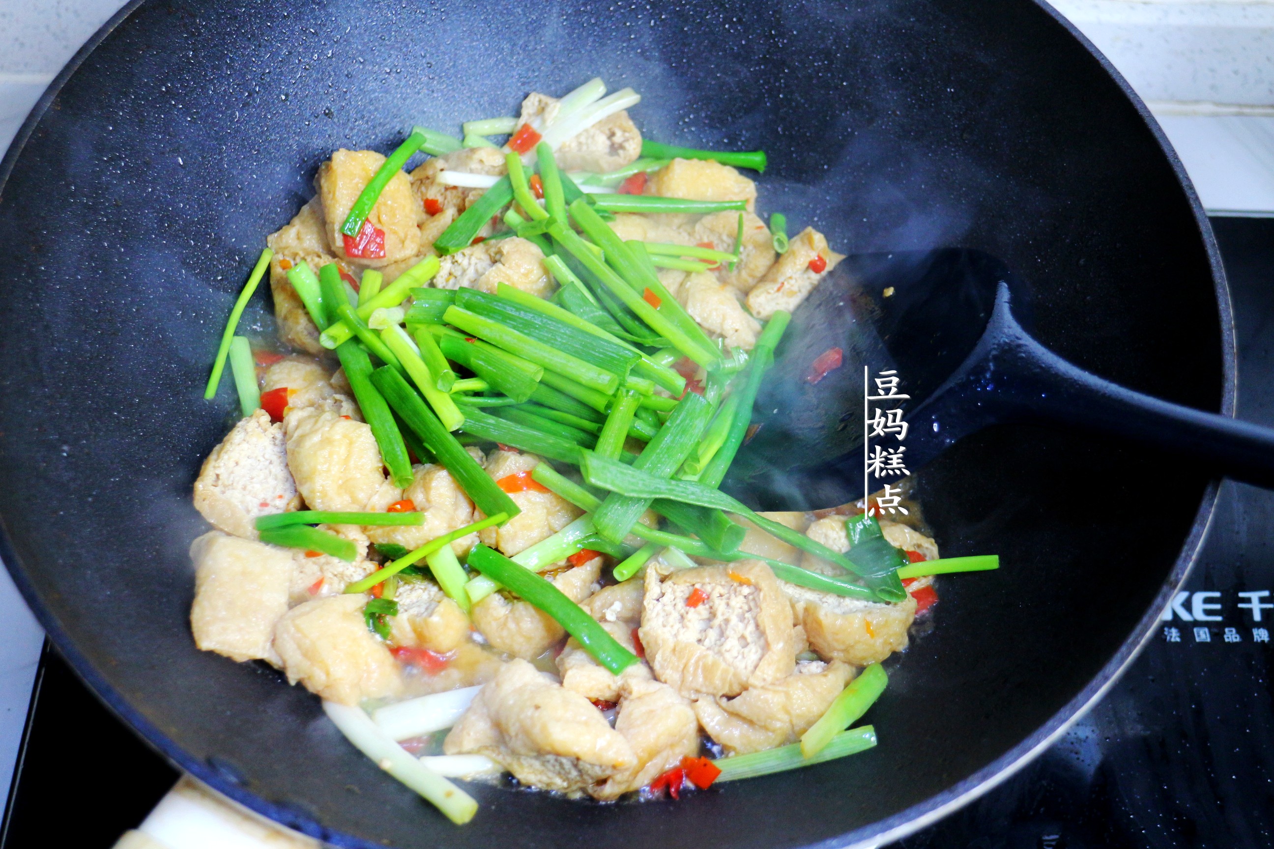 油豆腐泡怎麼炒才好吃？ 這樣做，5分鐘上桌，簡單又下飯