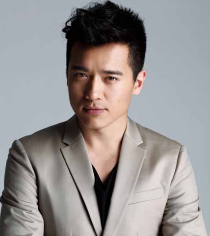 高云翔发文为女儿小酒窝庆生，为求董璇复婚大