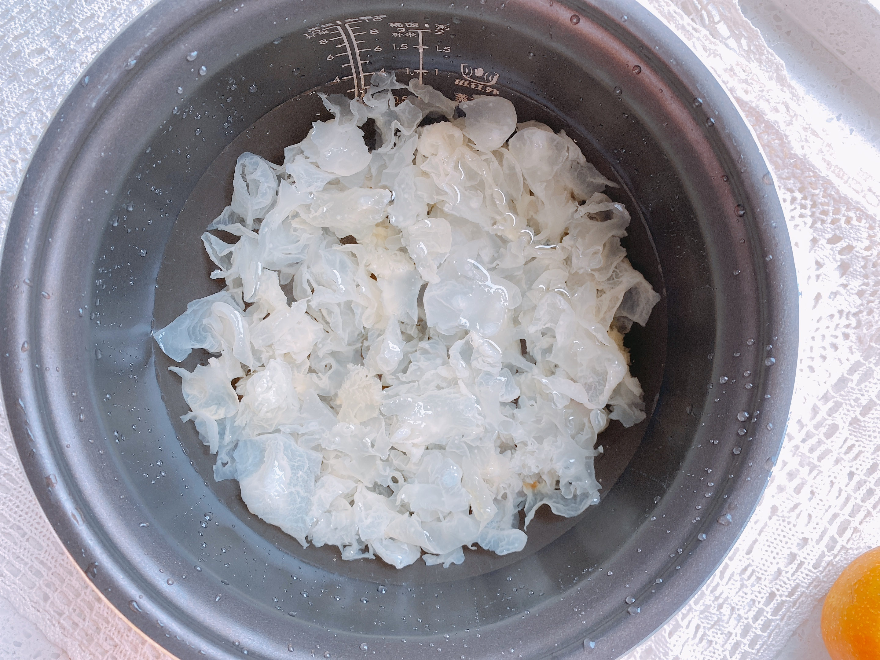 入秋后天气干燥，试试这款润肺降火的甜汤，软糯香甜，安稳度秋