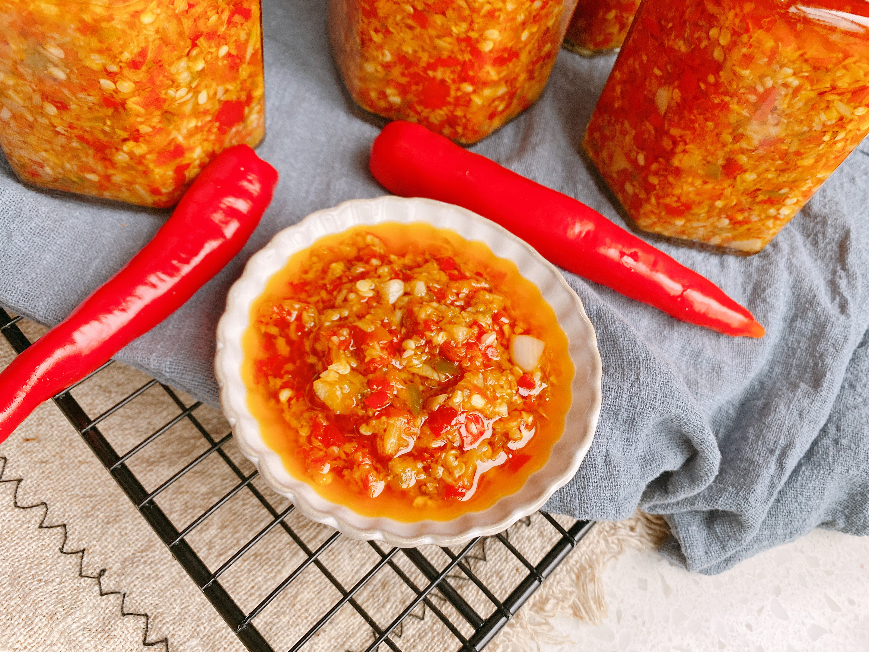 自製蒜蓉辣椒醬，掌握3點，不長白花耐保存，蒜香濃郁拌啥都香