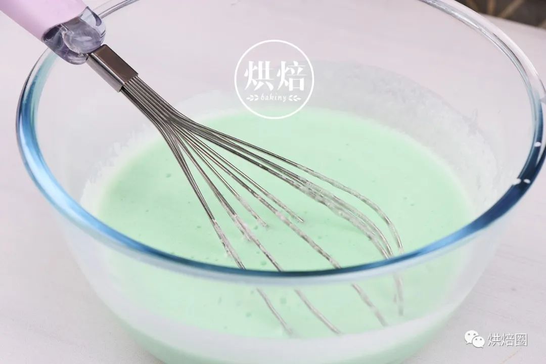 這綠綠的木薯千層糕好清新在東南亞很出名吃起來又糯又潤