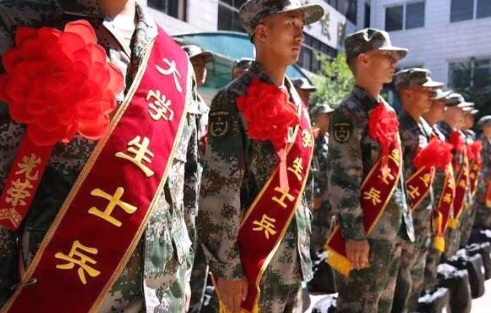 大学生当直招士官有三大优势，但也存在劣势，大学生们务必了解
