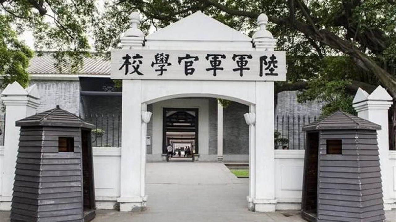 郭汝瑰是蒋介石心腹，杜聿明去世前问他：你当年到底是不是共产党