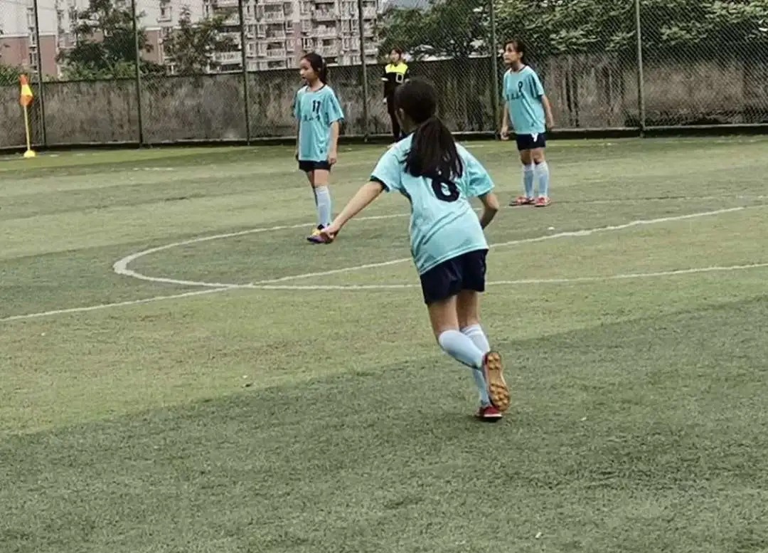 潆溪小学女子足球队荣获年南充市顺庆区第六届中小学生足球联赛二等奖及道德风尚奖 四川民生资讯 南充