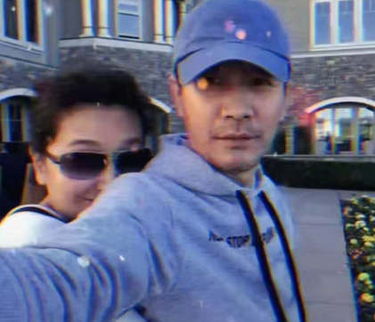 田小洁为江珊庆生！年过半百甜喊昵称秀恩爱，两人姐弟恋相差3岁