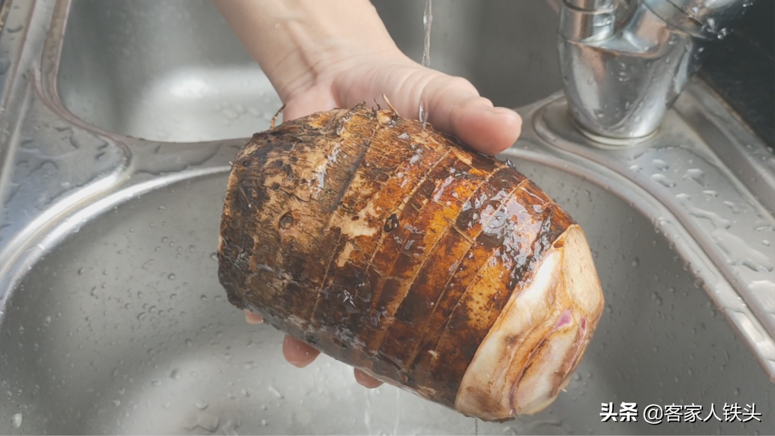 香芋这一个做法实在好吃，一次做一盘，外酥里嫩，连吃5块还想吃