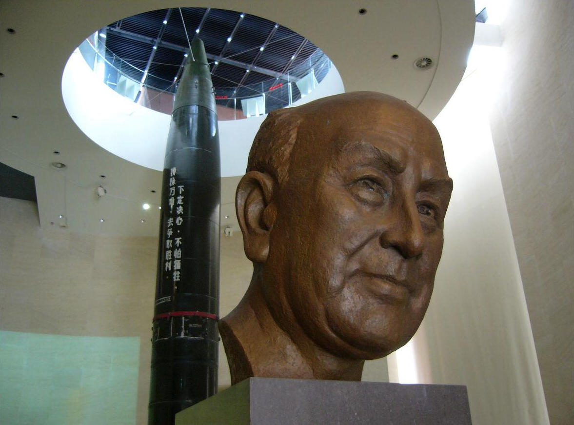 被“熬鷹”的錢學森，曾扶起東方紅1號，如今向火星發起天問
