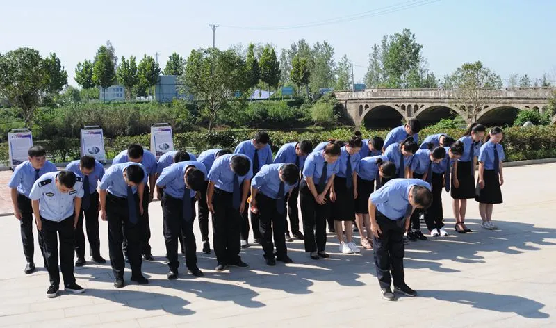 颍上检察干警到黄家坝暴动烈士纪念碑接受革命传统教育