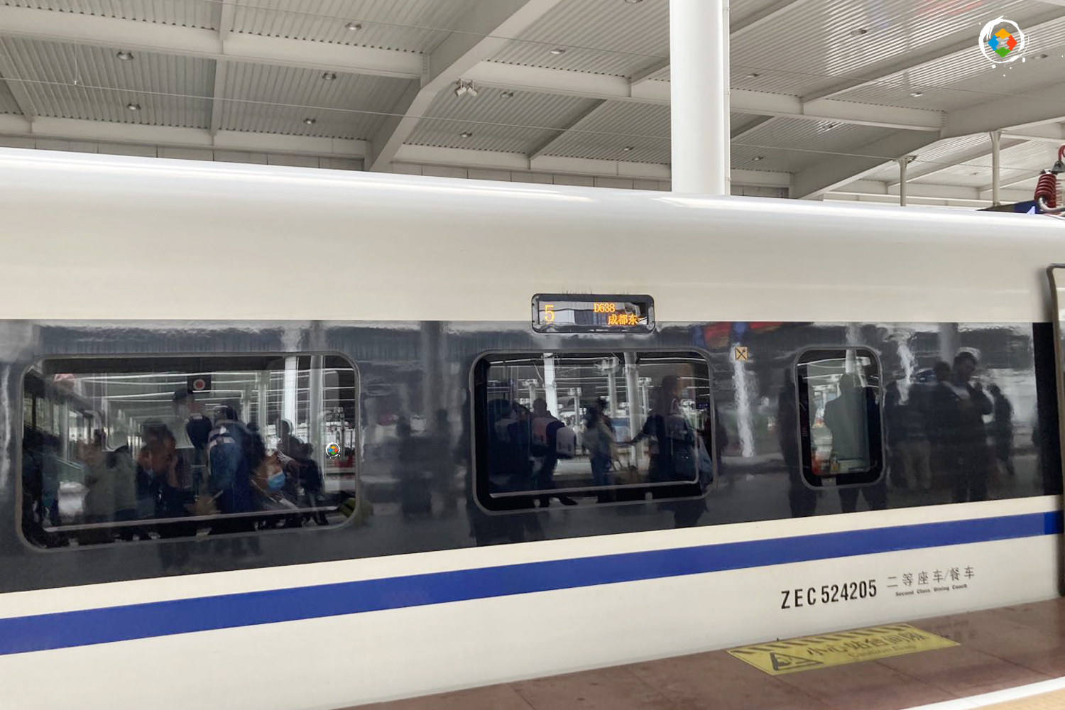 成渝铁路发展历程：普通列车到高铁，票价飙升，最快1小时就能到