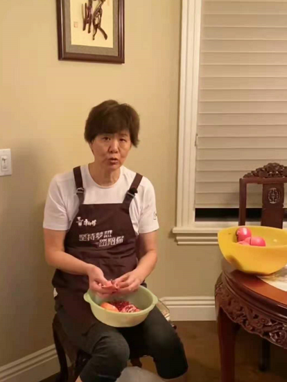 郎平三百平豪宅曝光，中西结合好奢华，屋外被草坪环绕有专属菜园