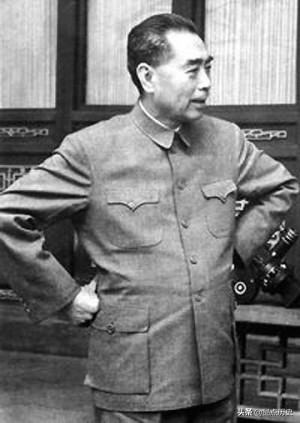 前有大河，后有追兵，周恩来焦急万分，毛泽东淡定说道：拿烟来