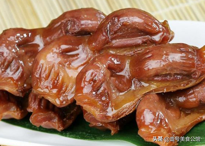 Teach you at home to make delicious braised duck gizzards, it can be done in 3 simple steps, a good cold meat