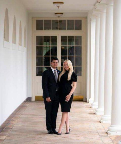 特朗普毫無抵抗默默卸任，鐵粉：我們都被耍了