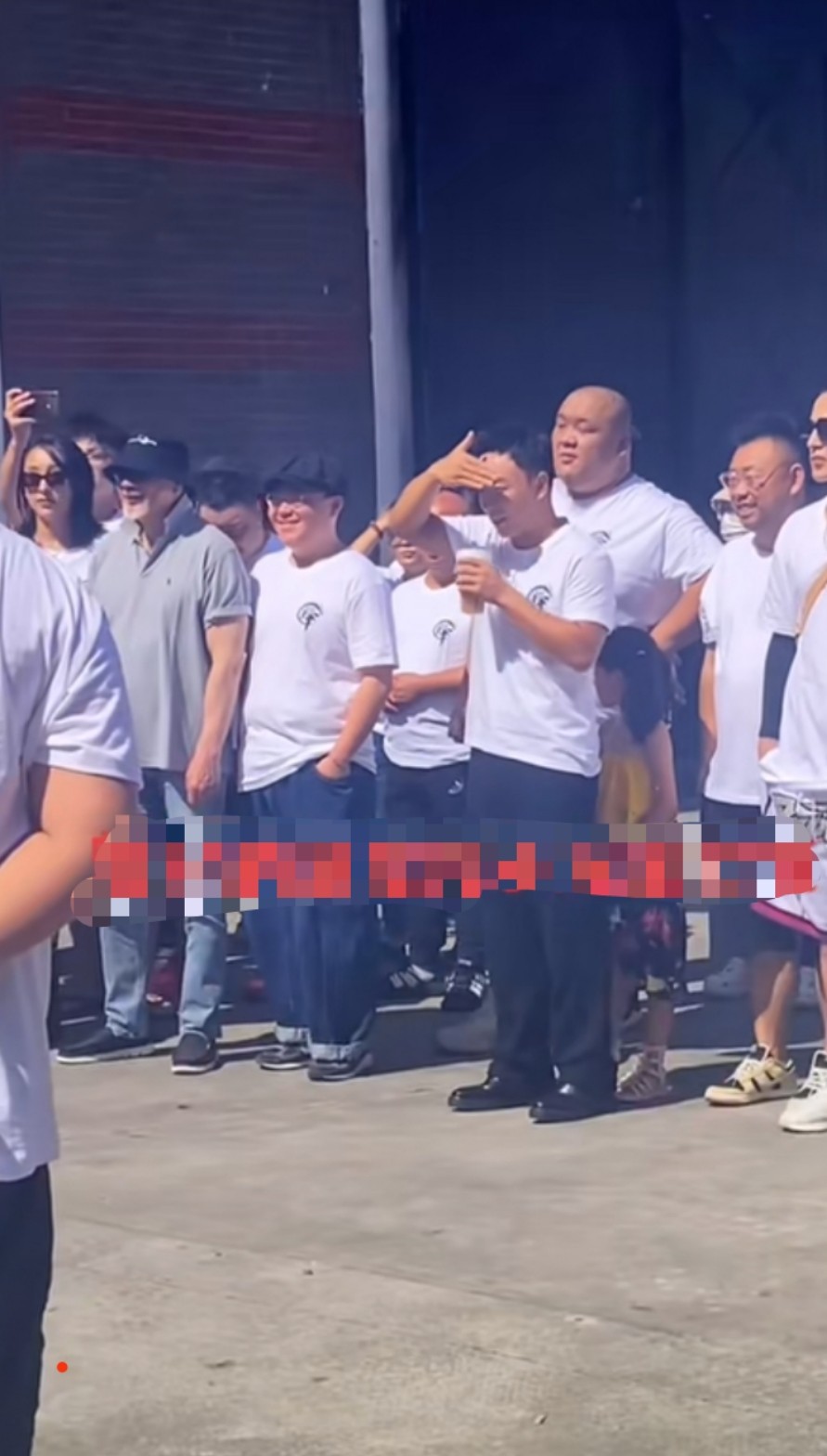 释小龙郝邵文时隔多年再合作，现状差太大，后者复出演配角