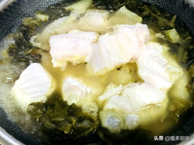 I made a big pot of pickled fish for less than 40 yuan. It was sour and refreshing, so I don’t need to order takeaway in the future.