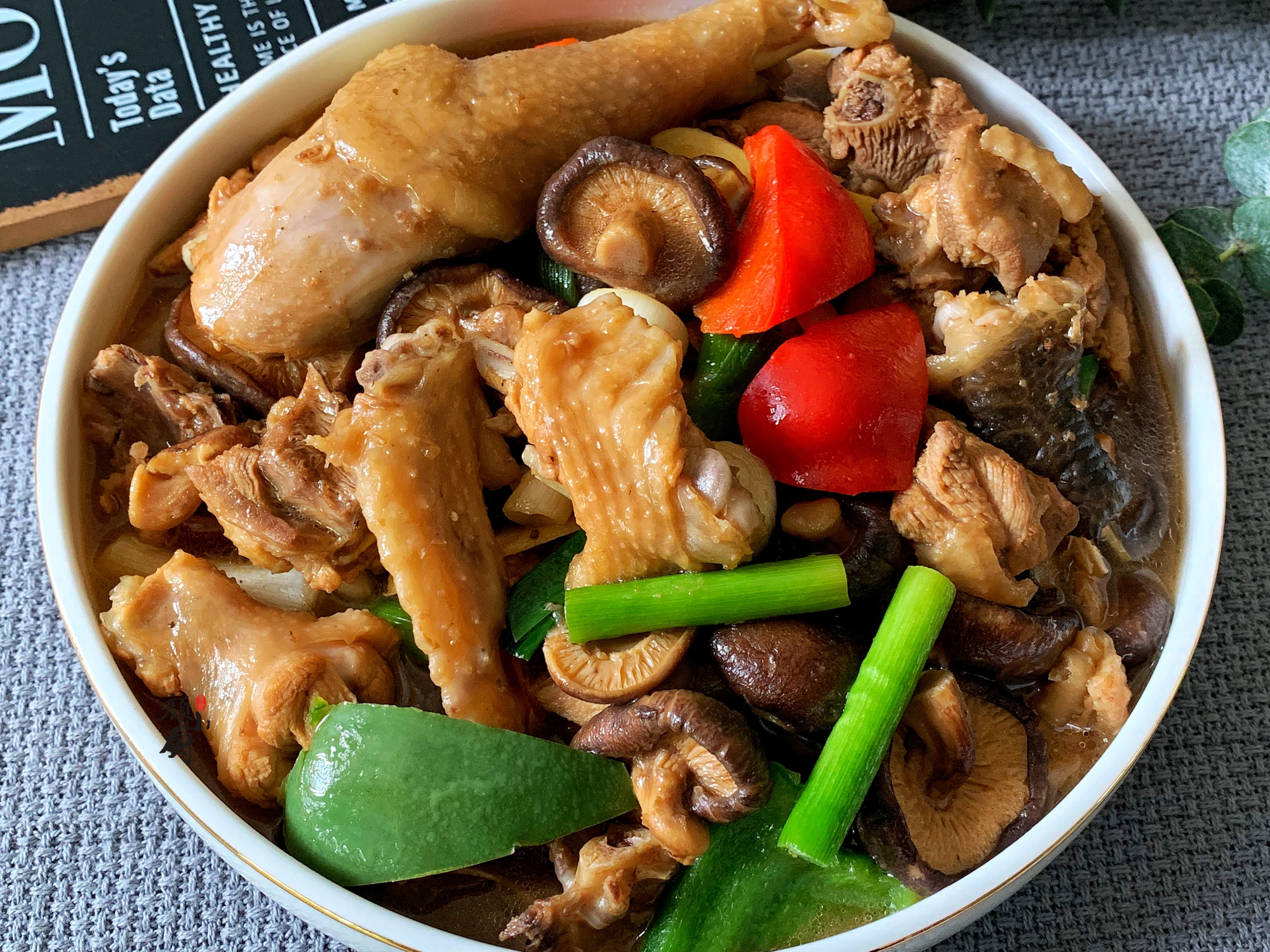 燉雞時有人焯水，有人直接燉，全不對，學會此做法，比飯店還香