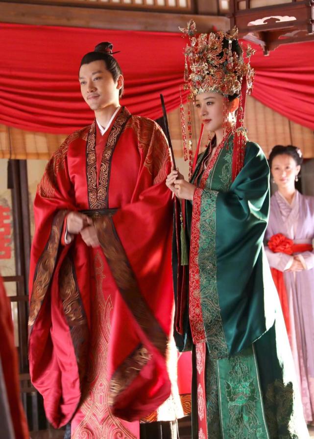 赵丽颖官宣离婚！冯绍峰发文感人肺腑，颖宝却十分冷淡