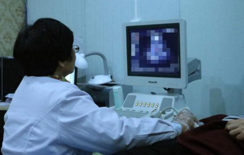 为什么在做B超之前，医生会在肚子上抹一层透明的胶体？涨见识了