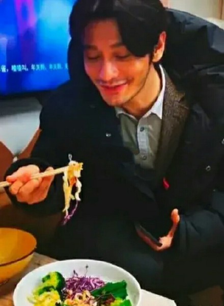 看完黄晓明的3餐，难怪1个月瘦26斤，网友：钱到