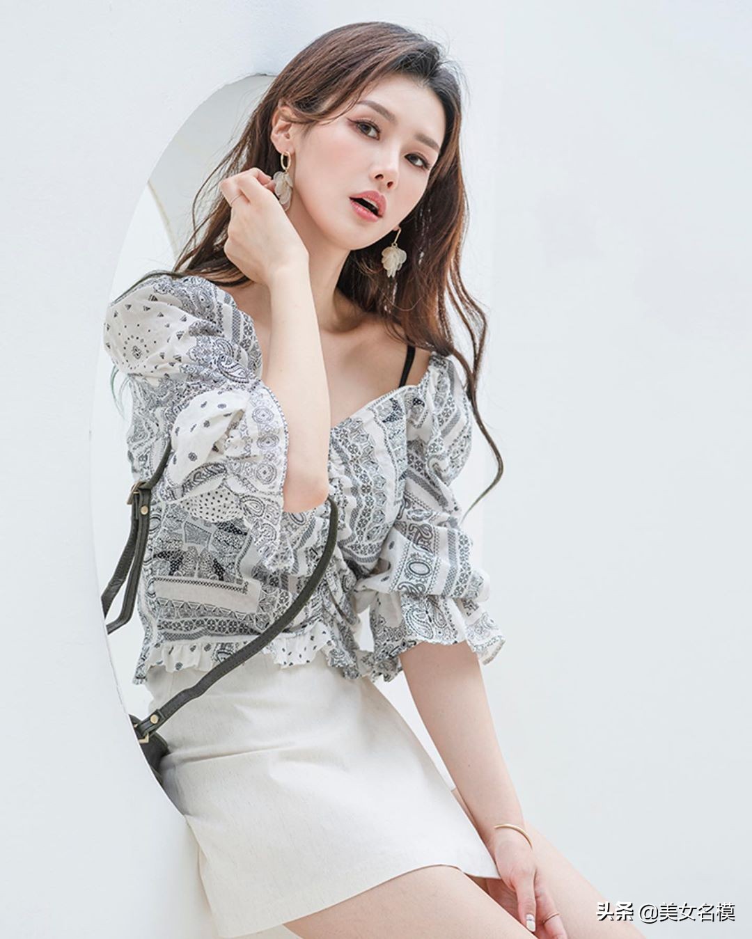 泡泡袖花邊上衣，甜美優雅！