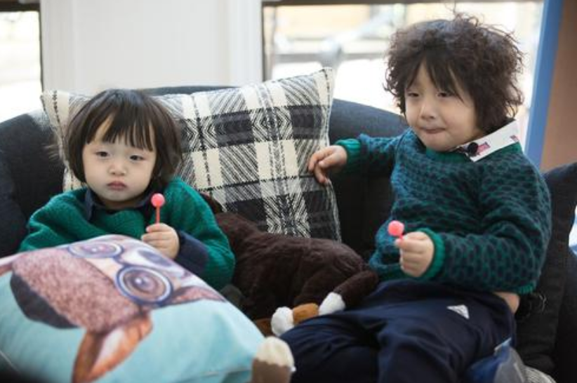 有种开脱式长大叫邹市明儿子，儿时呆萌可爱，