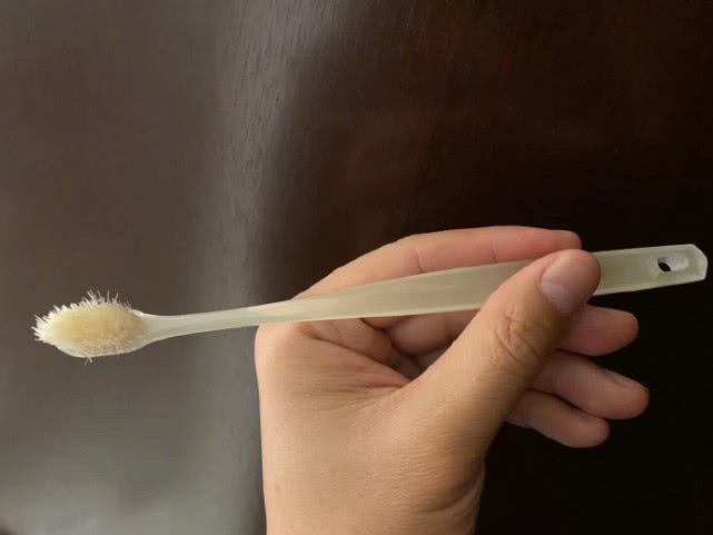 报仇了！被邓超吓到之后孙俪反送他牙刷，结果超哥牙齿受伤半个月