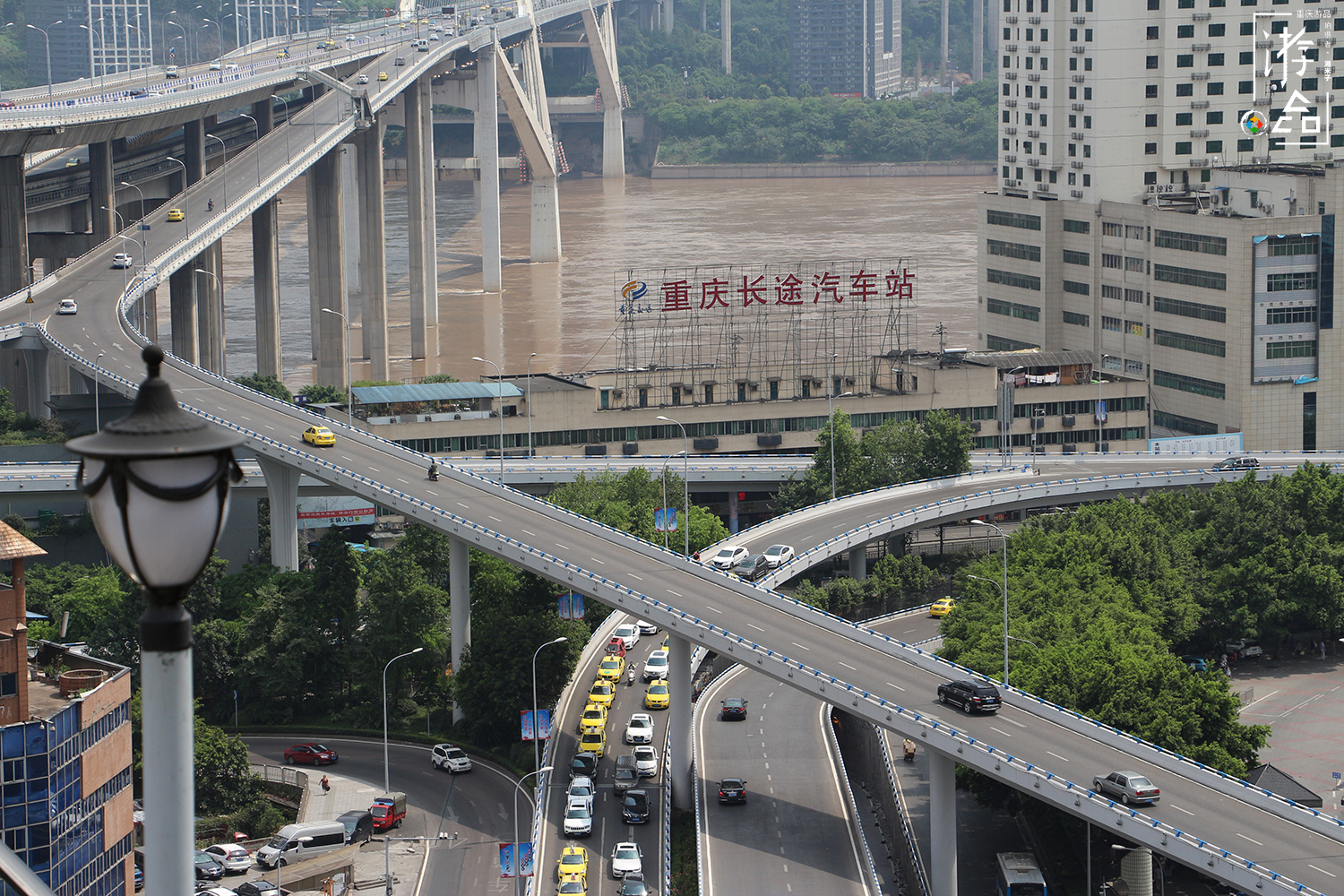 别让“川渝一家亲”成为空话，成都和重庆没有矛盾，应该共同进步