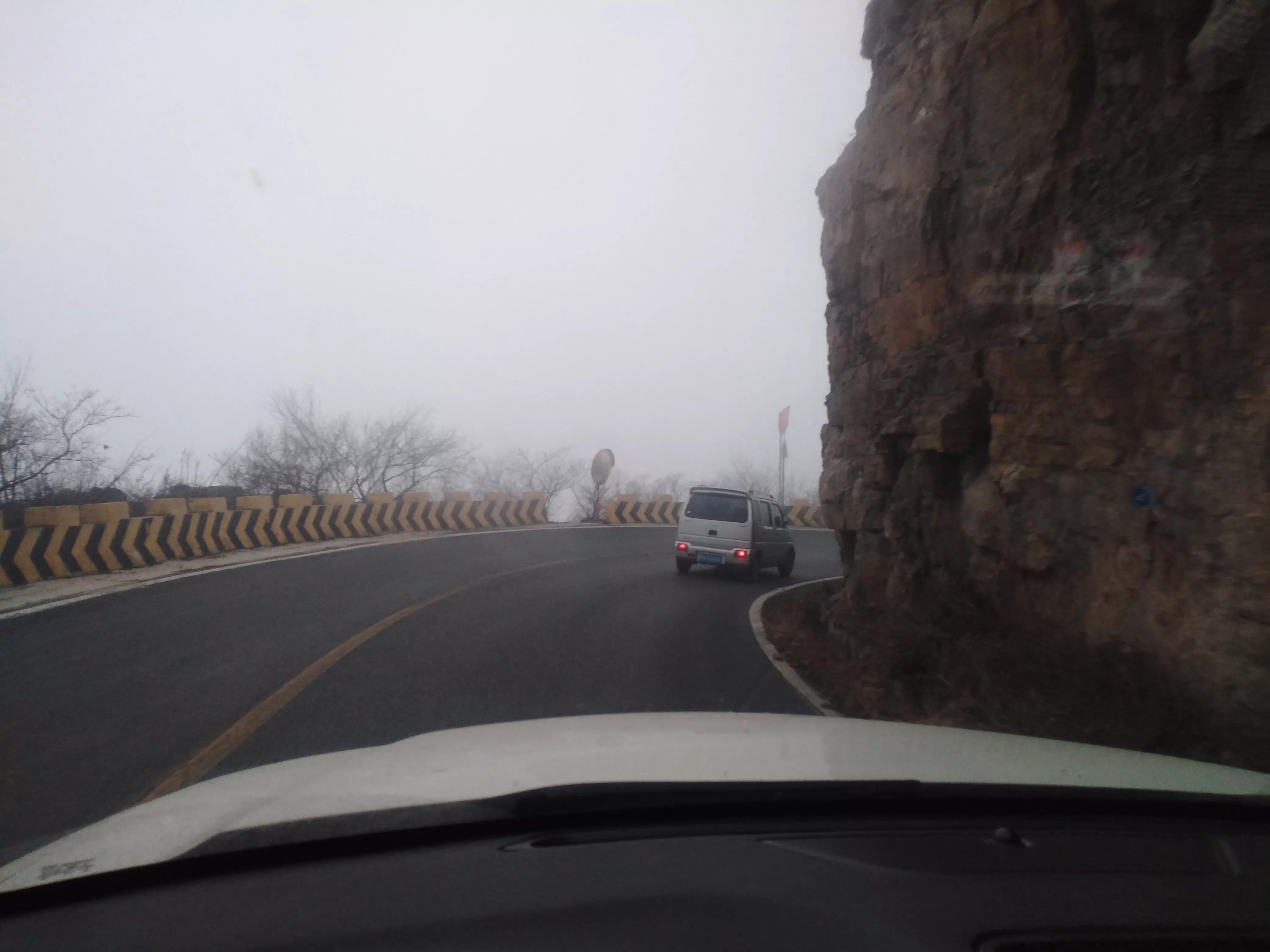 這條盤山公路，各種彎道隧道繞，就藏鄭州周邊，你知道哪兒嗎