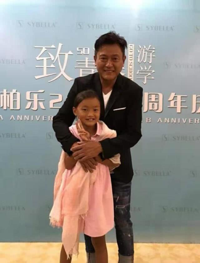 《陀枪师姐》重拍，女主滕丽名三段感情都被骗，如今转正终获幸福
