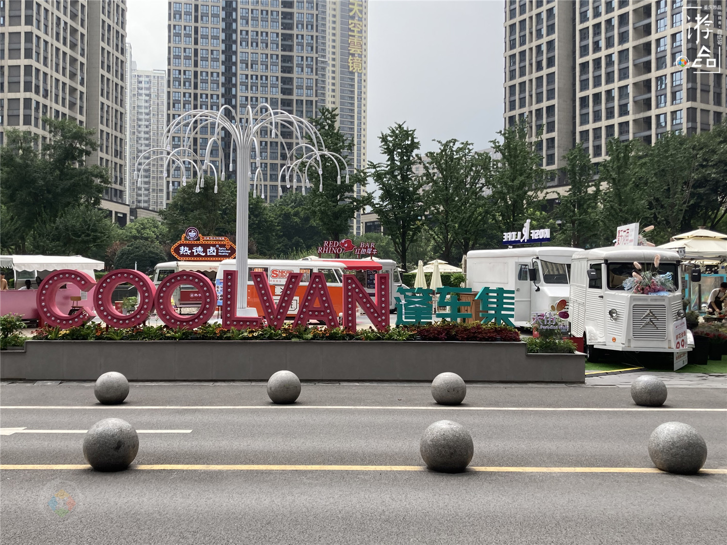 每天营业14个小时，比商场灵活的篷车集市，能否成为重庆主流？